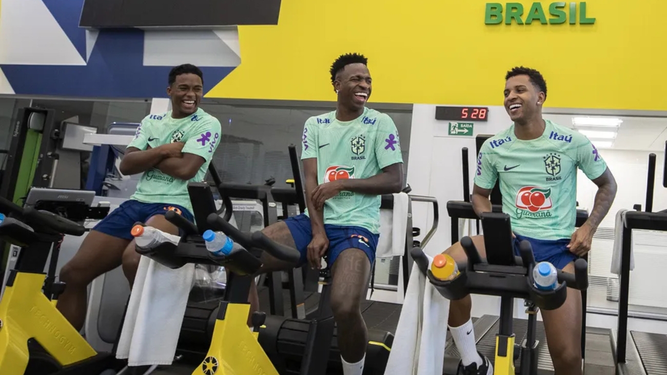Endrick, Vini Jr e Rodrygo se encontram pela primeira vez na Seleção Brasileira em trabalho regenerativo
