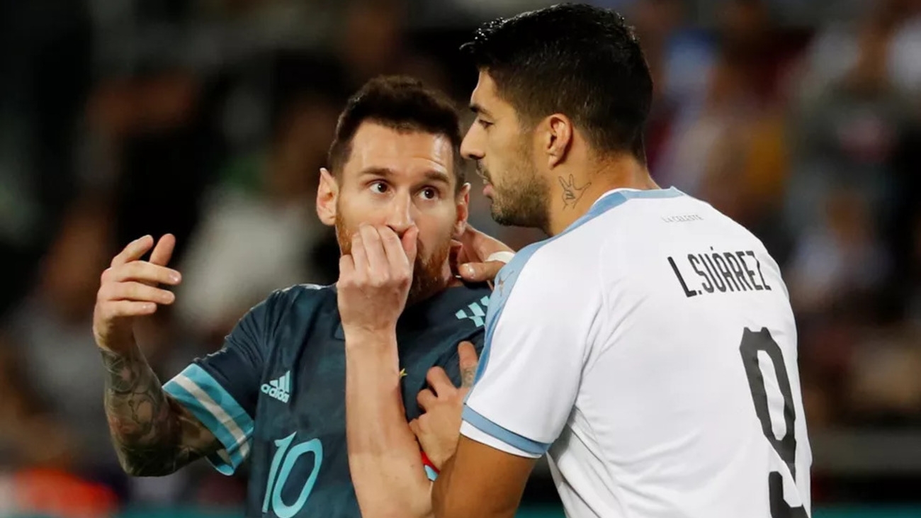 Gremistas pedem permanência de Suárez, enquanto uruguaio disputa artilharia com Messi