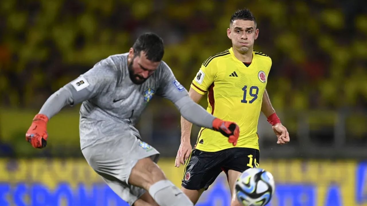 Alisson lamenta virada sofrida pela seleção com gols originados por cruzamentos