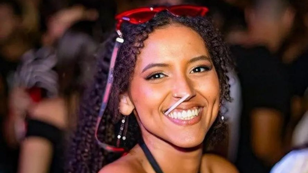 Estudante de psicologia morre em show de Taylor Swift devido ao calor extremo