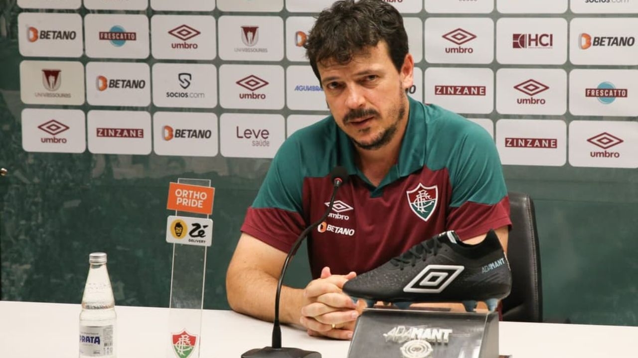 Diniz comemora vitória, mas critica relaxamento do Fluminense após expulsão do São Paulo