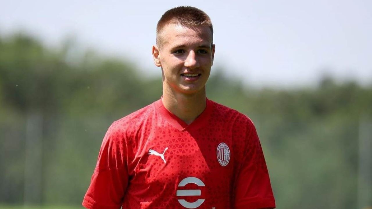 Milan relaciona maior promessa de sua base, após ter uma série de lesões importantes no elenco