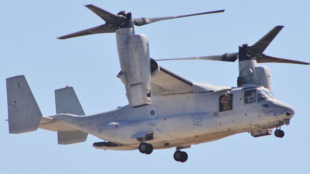 Avião militar americano com seis passageiros cai em oceano no Japão