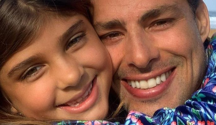 Cauã Reymond diz que após nascimento da filha se tornou mais caseiro