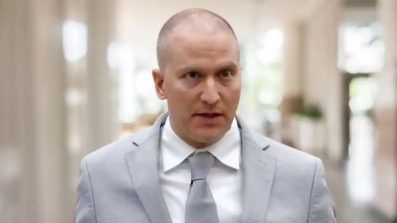 Policial que assassinou George Floyd foi esfaqueado 22 vezes, segundo boletim da prisão