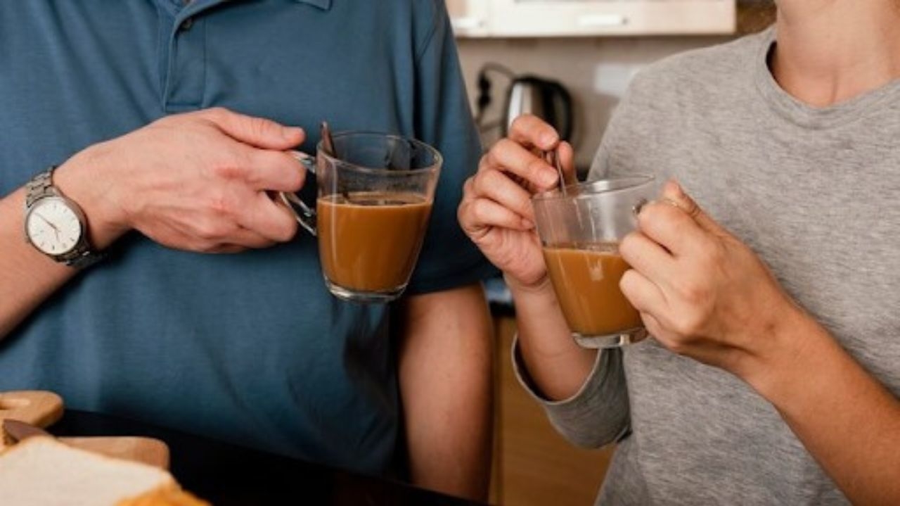 O impacto do álcool e da cafeína no seu sistema digestivo