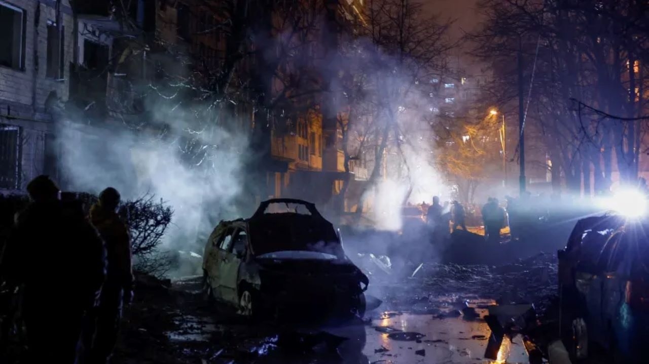 Kiev é atacada por mísseis russos; destroços deixam 53 feridos