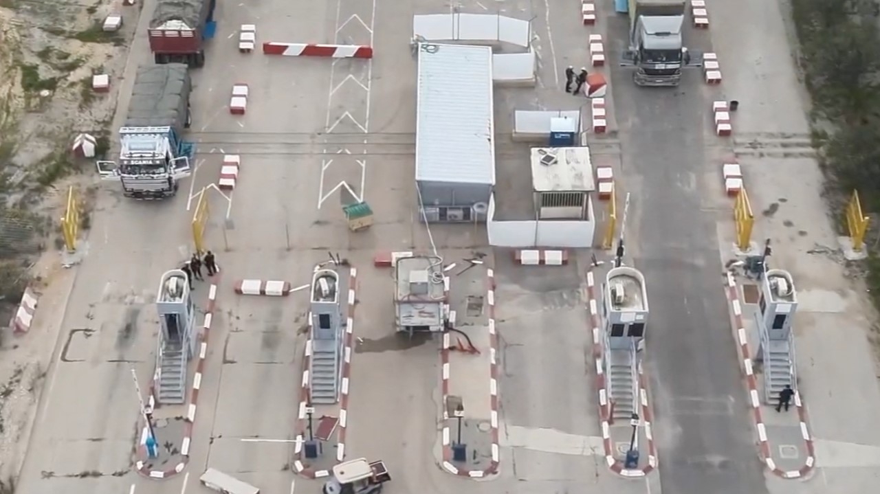 Ajuda humanitária volta a Gaza após pressão internacional