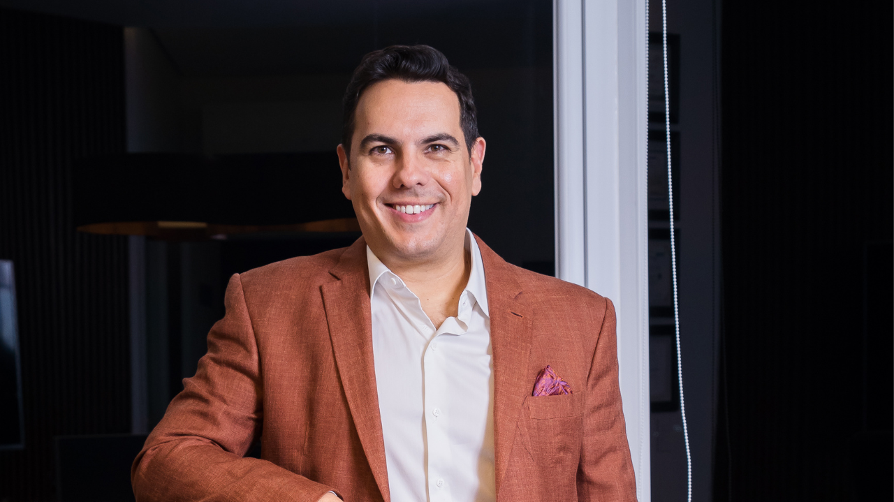 Especialista em Cintura de Barbie, Dr. Danilo Furlan explica sobre nova técnica inovadora do momento