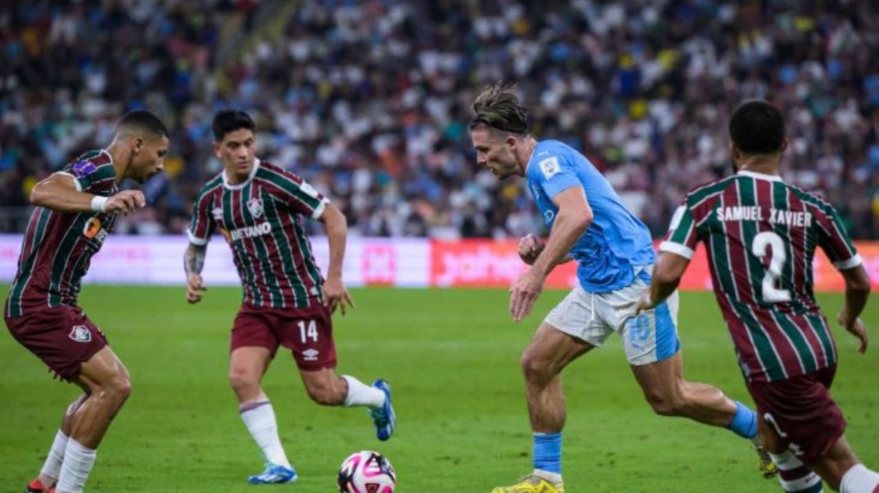 Mansão de Jack Grealish, do Manchester City, é invadida e criminosos levam mais de R$ 6 mi em joias