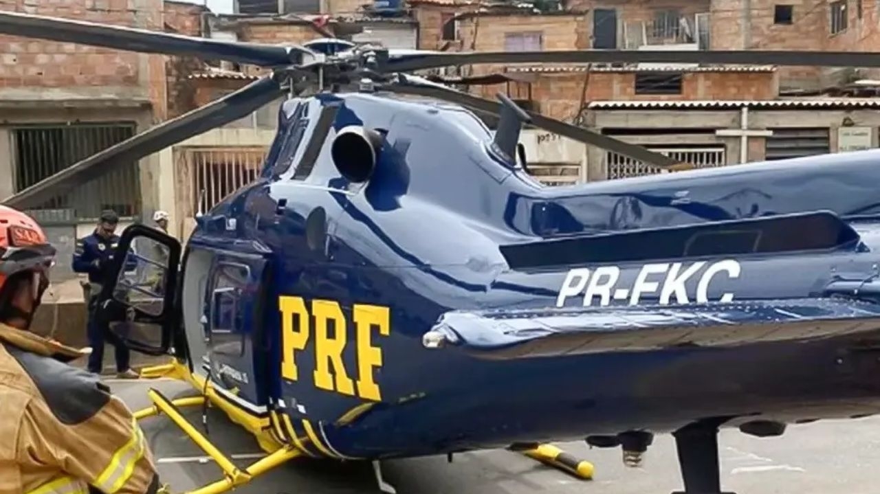 Helicóptero da PRF realiza pouso de emergência após resgate em Belo Horizonte