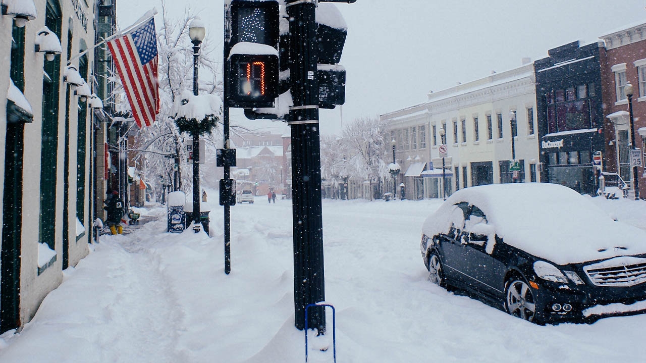 Tempestade de neve nos EUA deixa 55 mortos e milhões de americanos sob alerta