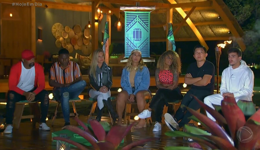 Ilha Record: Equipe Esmeralda critica voto de Thomaz em Dinei