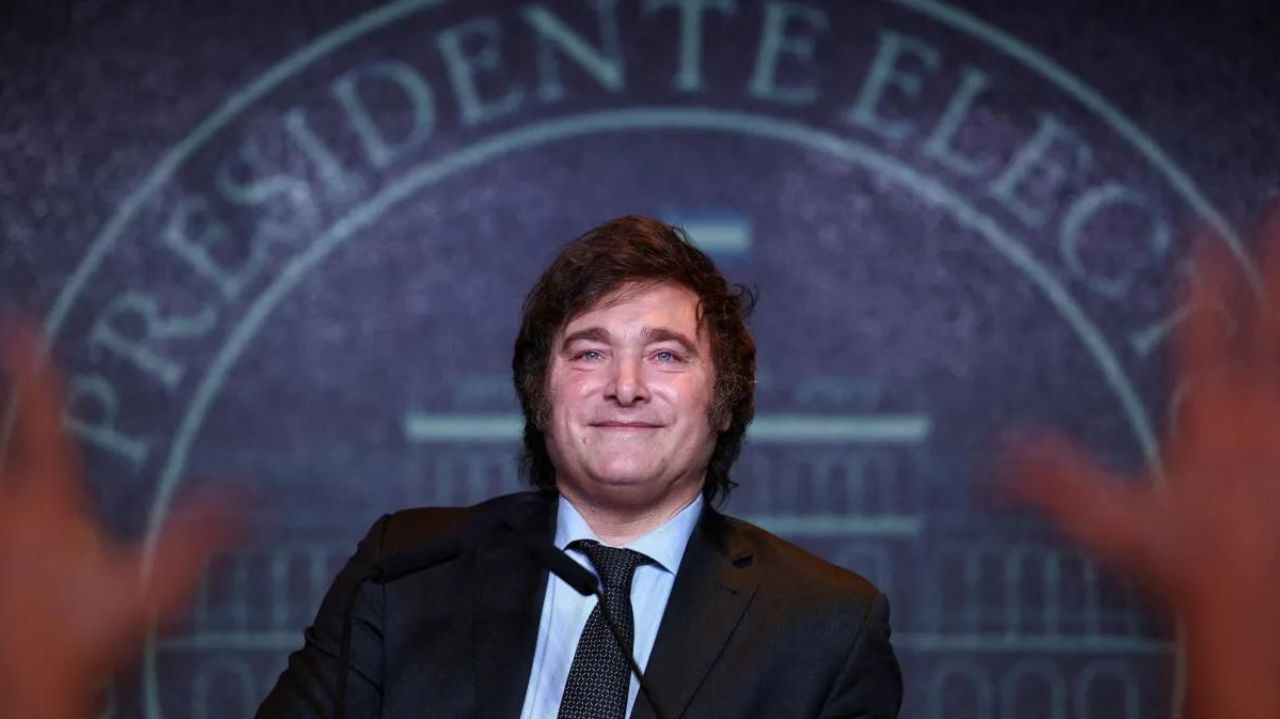 Javier Milei revoga os auxílios sociais de mais de 27 mil cidadãos