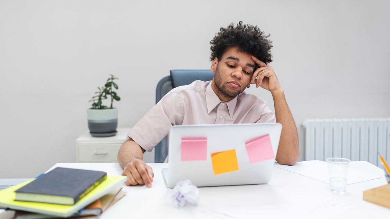 Novo estudo afirma que passar muito tempo sentado é prejudicial a saúde