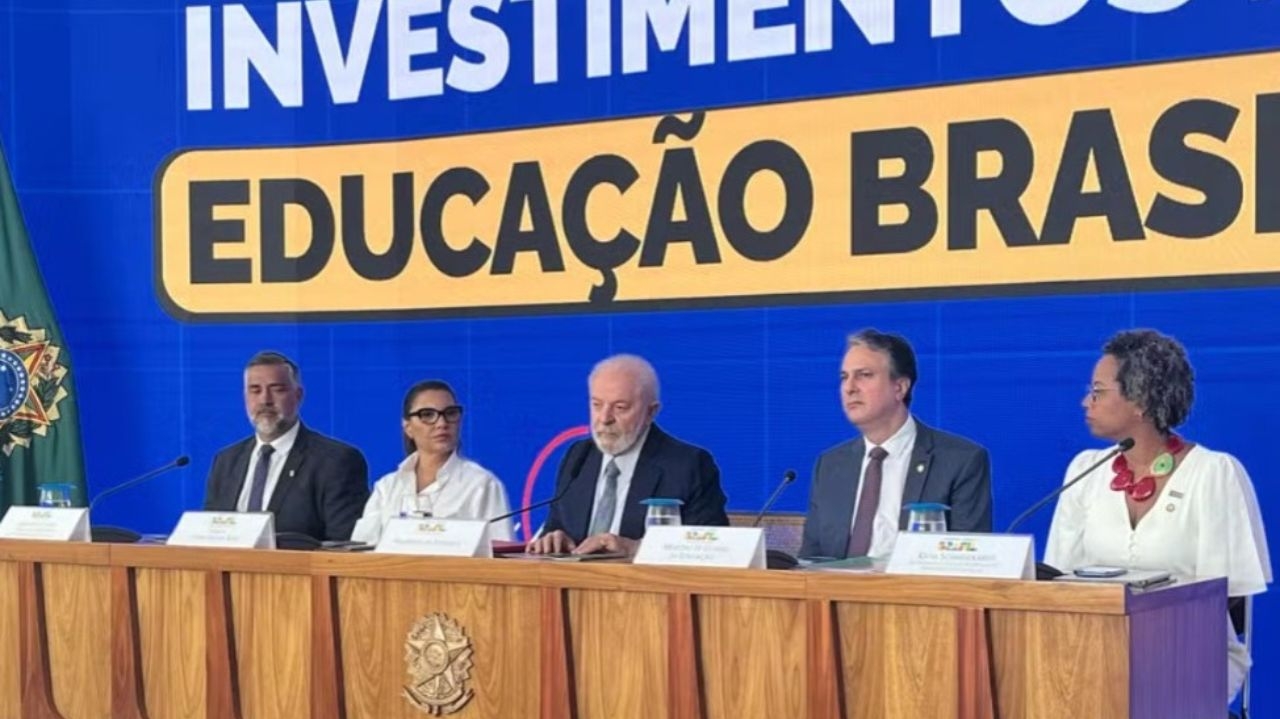Programa Pé-de-Meia: governo anuncia incentivos financeiros para estudantes de baixa renda