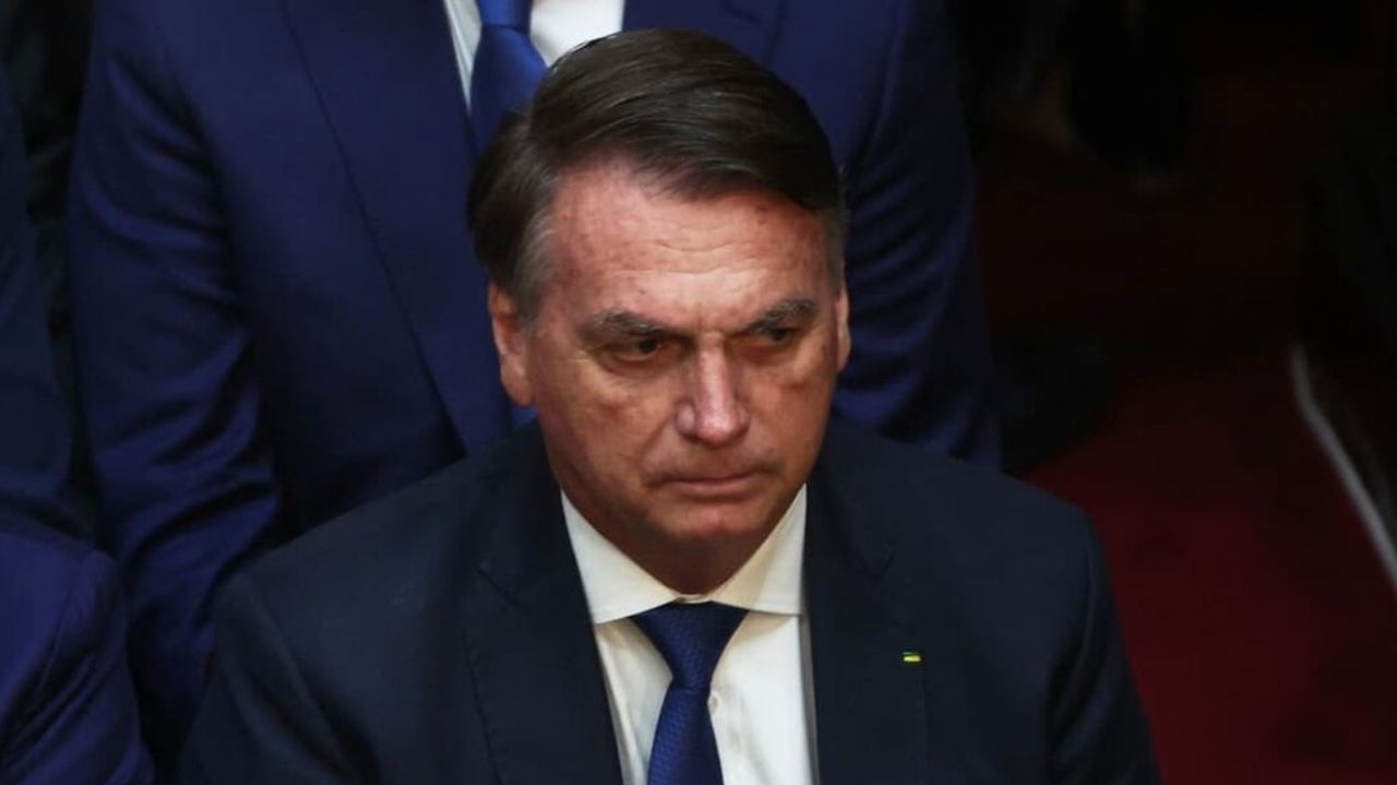 Análise feita pela PF comprova que Bolsonaro fez alterações em decreto de minuta golpista