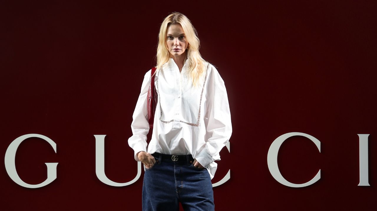 Carol Trentini assiste, pela primeira vez, a um desfile internacional