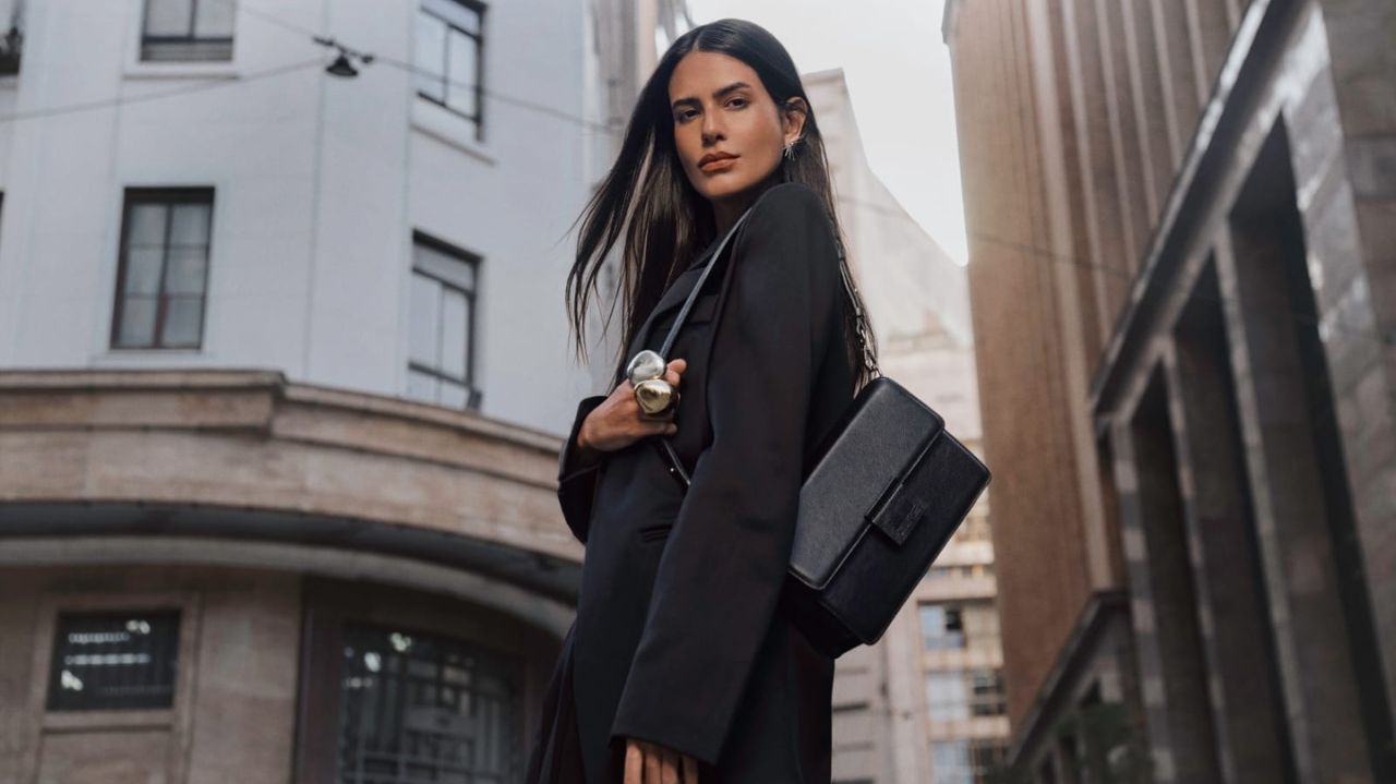 Campanha de Inverno 2024 da Santa Lolla é estrelada por Anttónia