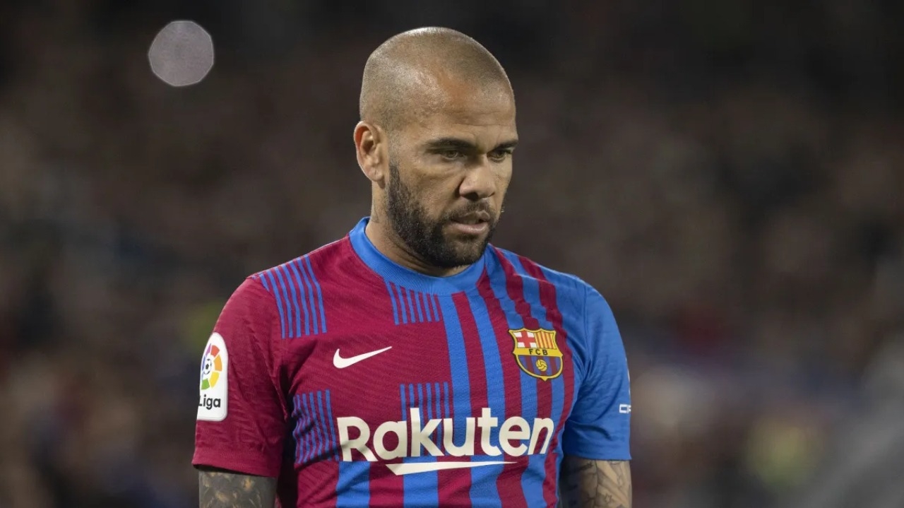 Nome de Daniel Alves é retirado de importante categoria do site oficial do Barcelona