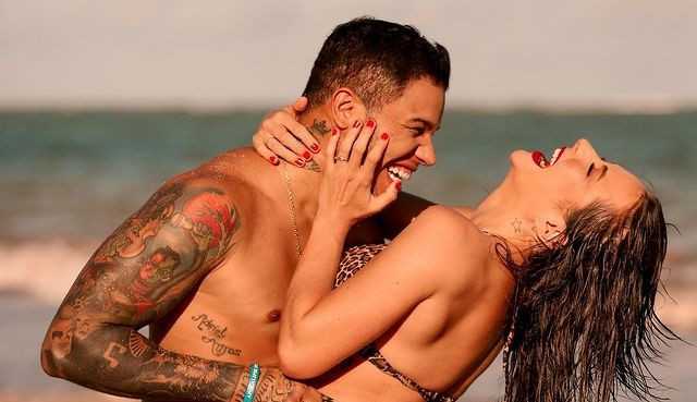 Gabi Martins e Tierry trocam beijos após jantar em São Paulo