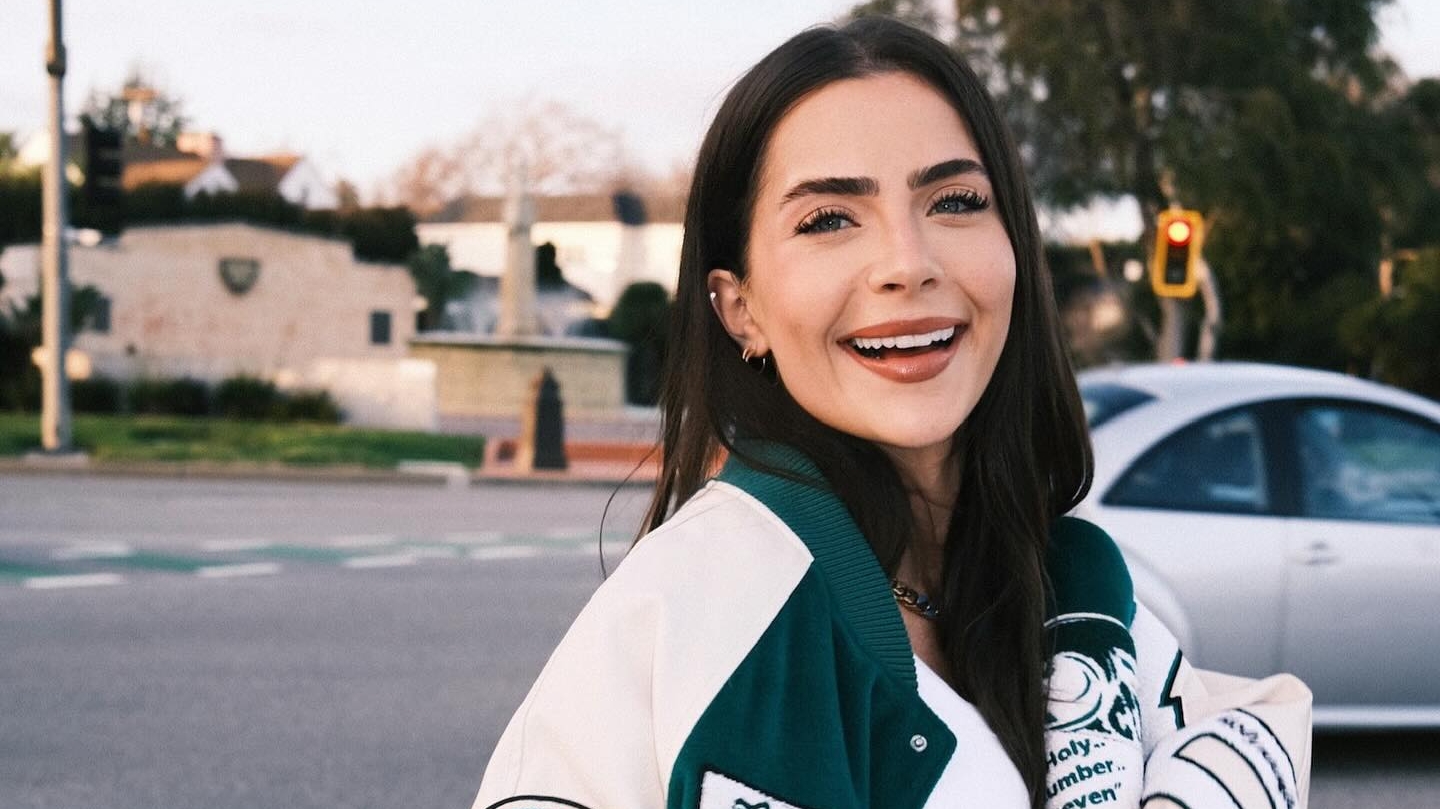 Jade Picon surpreende seus seguidores ao postar foto ao lado de Billie Elish