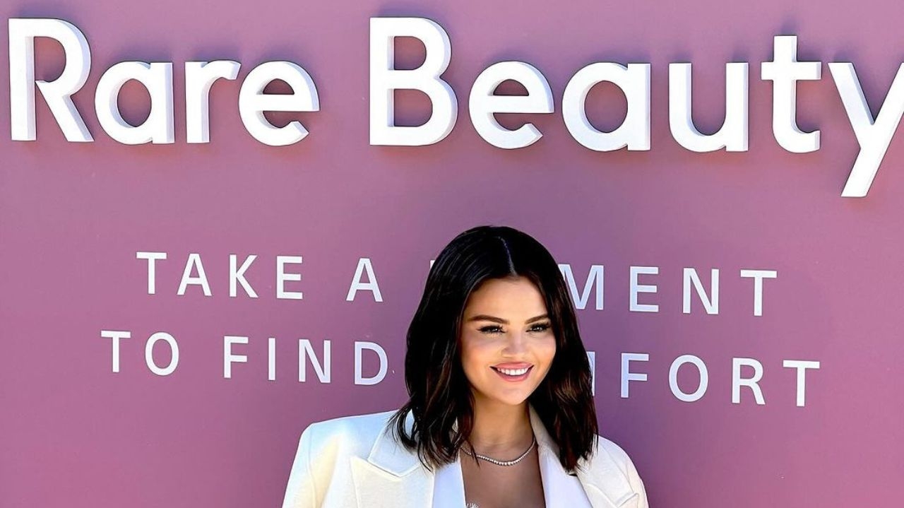 Selena Gomez tem alcance bilionário com marca “Rare Beauty”