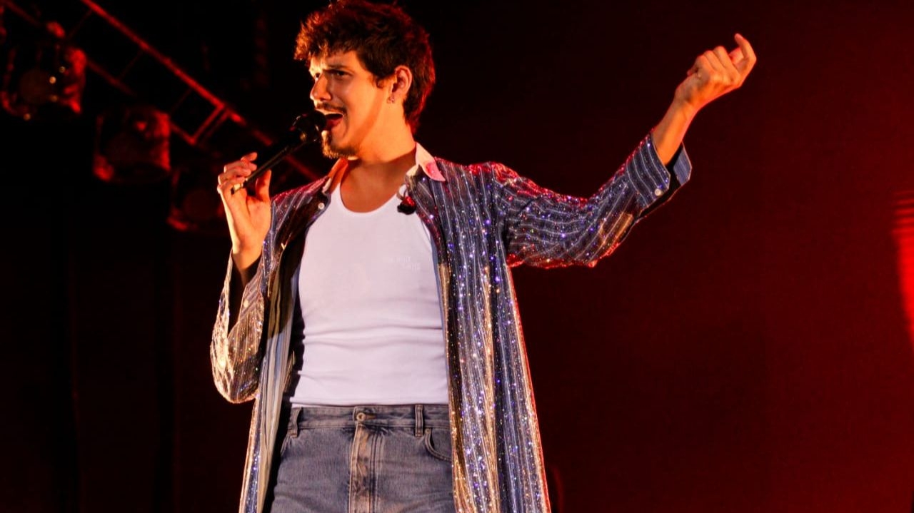 Lollapalooza 2024: Omar Apollo encanta em primeiro show no Brasil