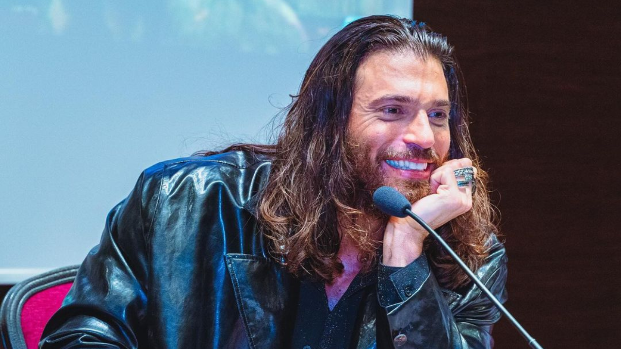 Can Yaman causa alvoroço no aeroporto de Guarulhos em São Paulo