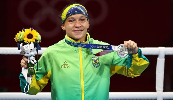 Beatriz Ferreira é medalha de prata no boxe feminino