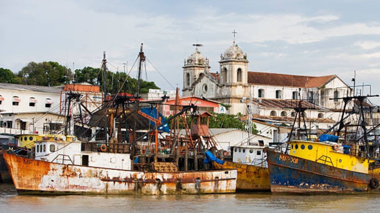 Polícia Federal apreende barco pesqueiro transportando cocaína para a Europa