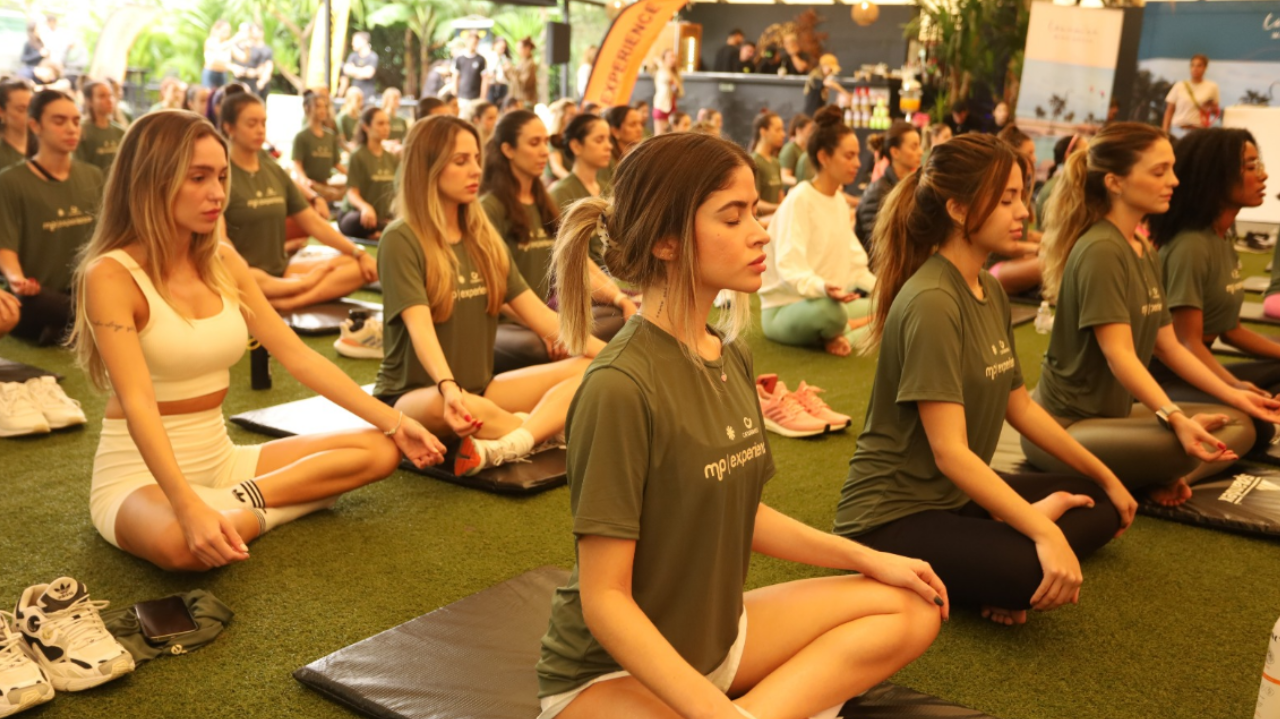 Marina Pumar, triatleta e influencer, reúne um time de mulheres celebrando o bem-estar