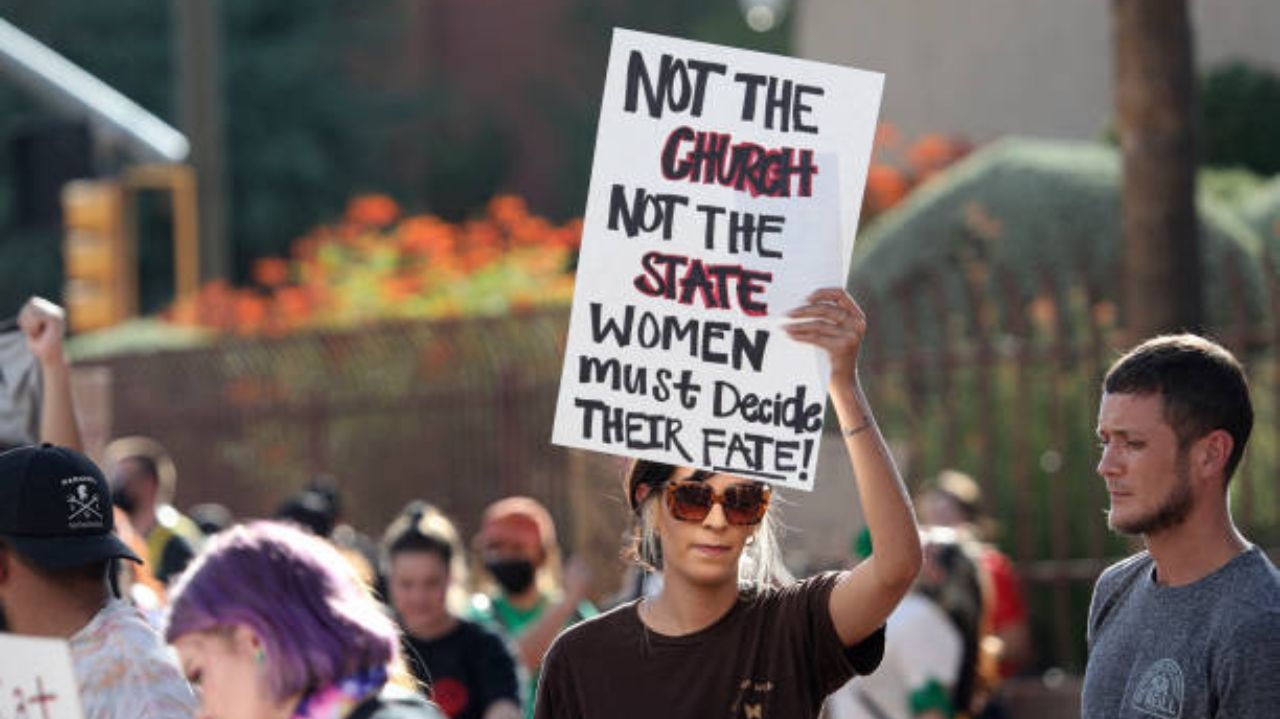 Suprema Corte do Arizona torna ilegal o aborto reativando lei do século XIX