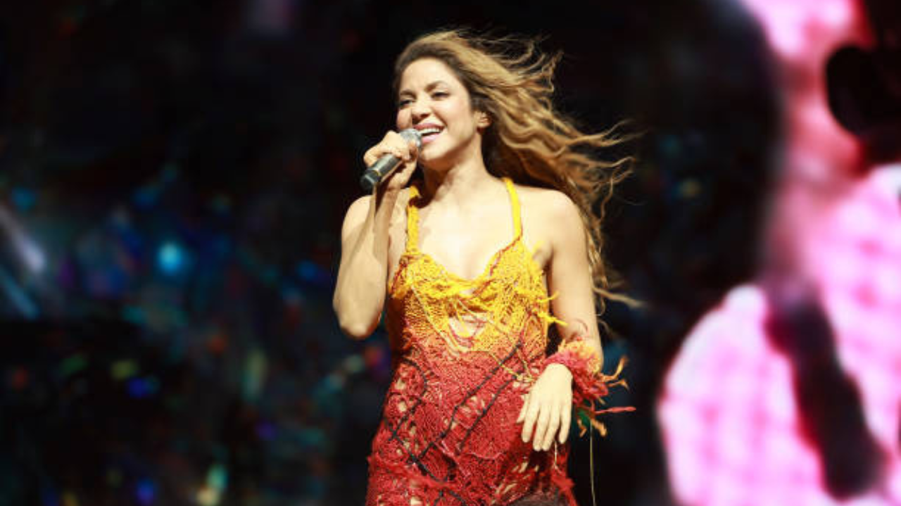 Shakira se apresenta de surpresa no festival de música “Coachella”  e anuncia turnê mundial