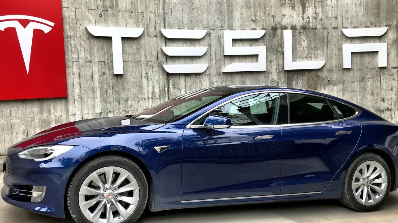 Tesla reduz mais de 10% de seus funcionários nos EUA e China