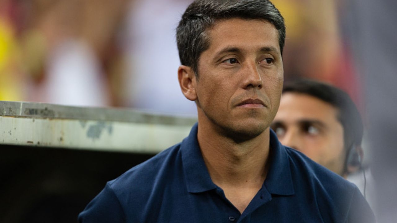 Thiago Carpini revela não se preocupar e confiar na diretoria sobre seu futuro