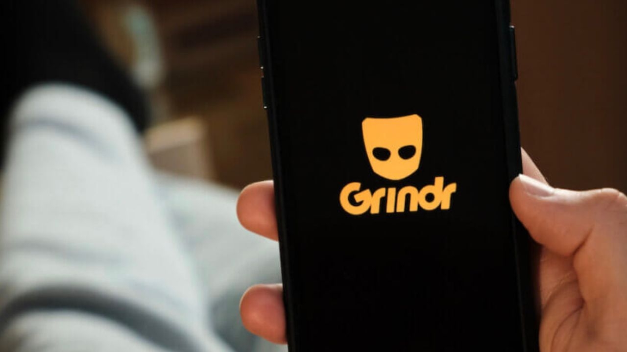 Grindr é acusado de compartilhar dados sobre HIV de usuários com agências de publicidade