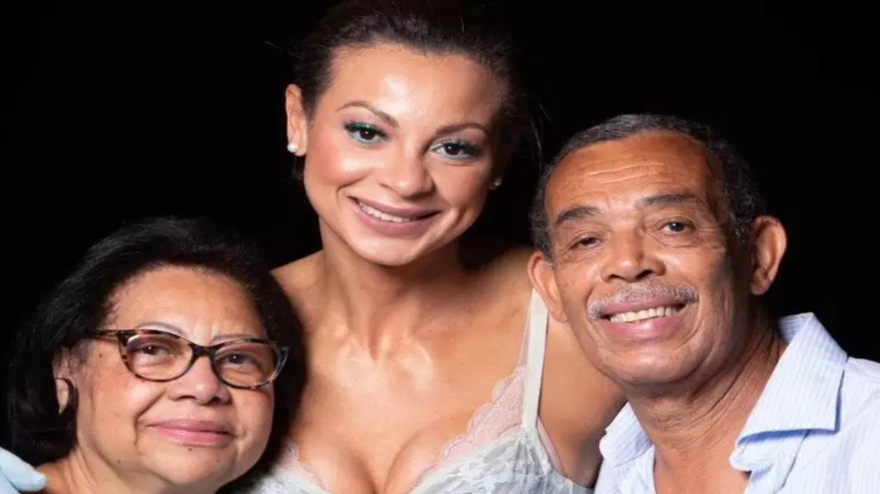 Pais da ex-jogadora Waleswska são pressionados por viúvo a pagar aluguel de casa onde vivem