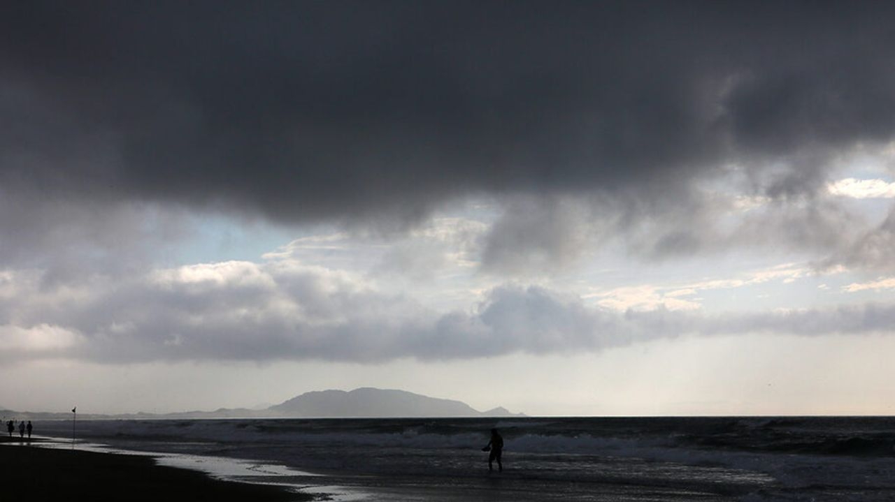 Microexplosões atmosféricas e tempestades podem atingir SC e RS; entenda o fenômeno