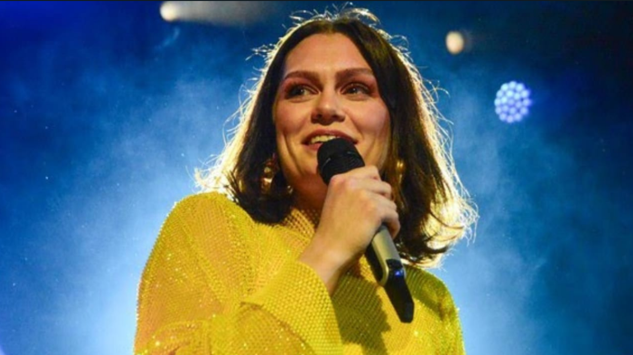 Jessie J realiza show no Rio de Janeiro e desfila hits