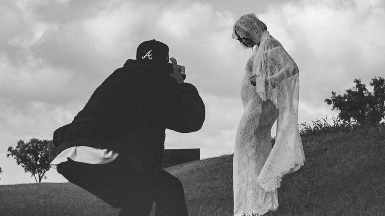 Hailey Bieber exibe seus looks de gestante