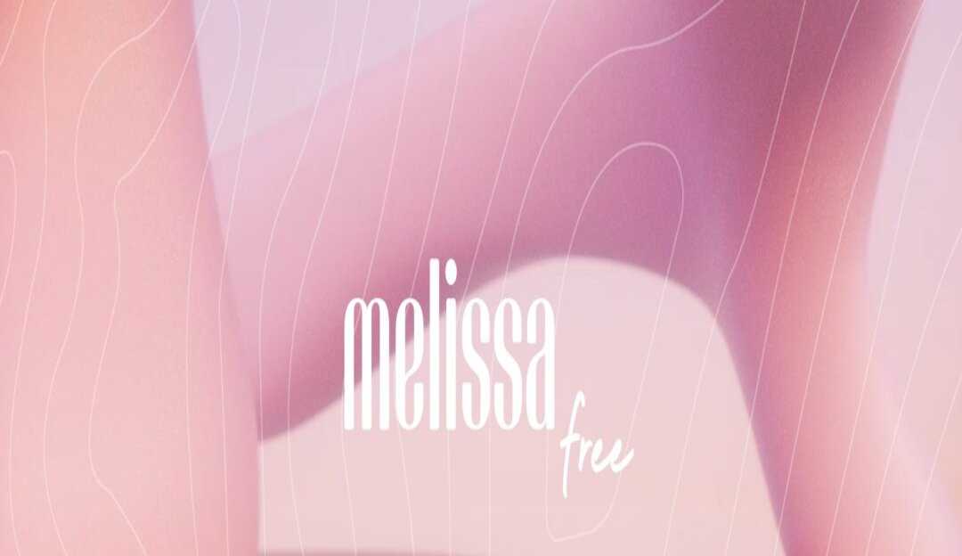 Melissa lança “/chinelos-nuvem”/ derivados de materiais sustentáveis