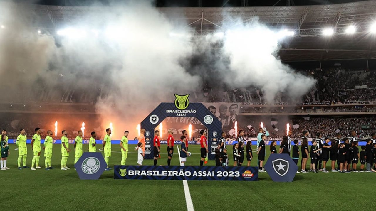 John Textor acusa árbitro Rafael Traci de manipulação de imagens do VAR