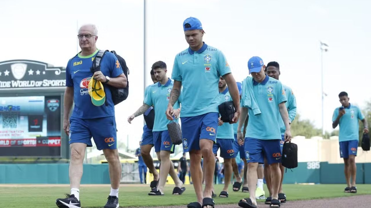 Treino da Seleção Brasileira é marcado por lesão de zagueiro e desconforto de Paquetá