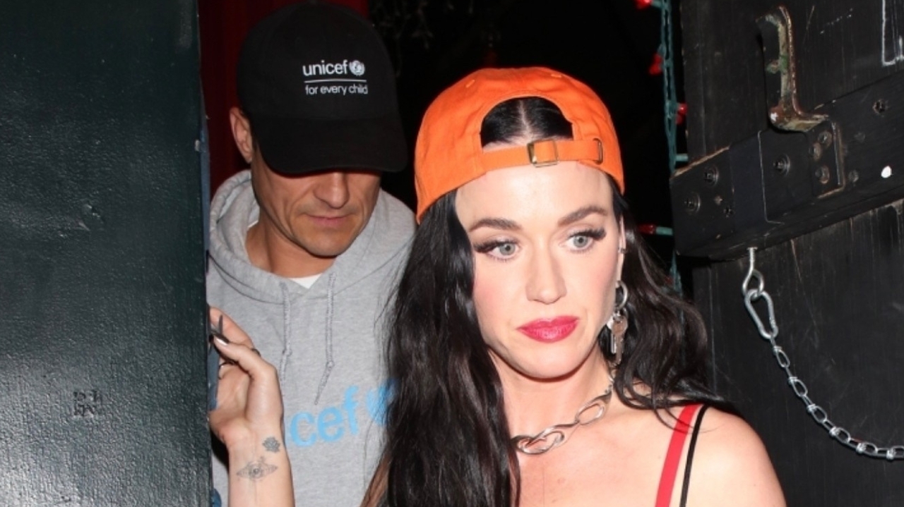 Katy Perry e Orlando Bloom curtem show de stand up juntos