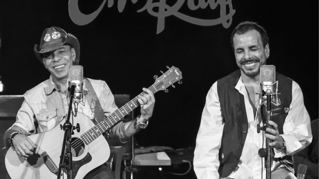 Ralf chega visivelmente abalado em velório de seu irmão Chrystian