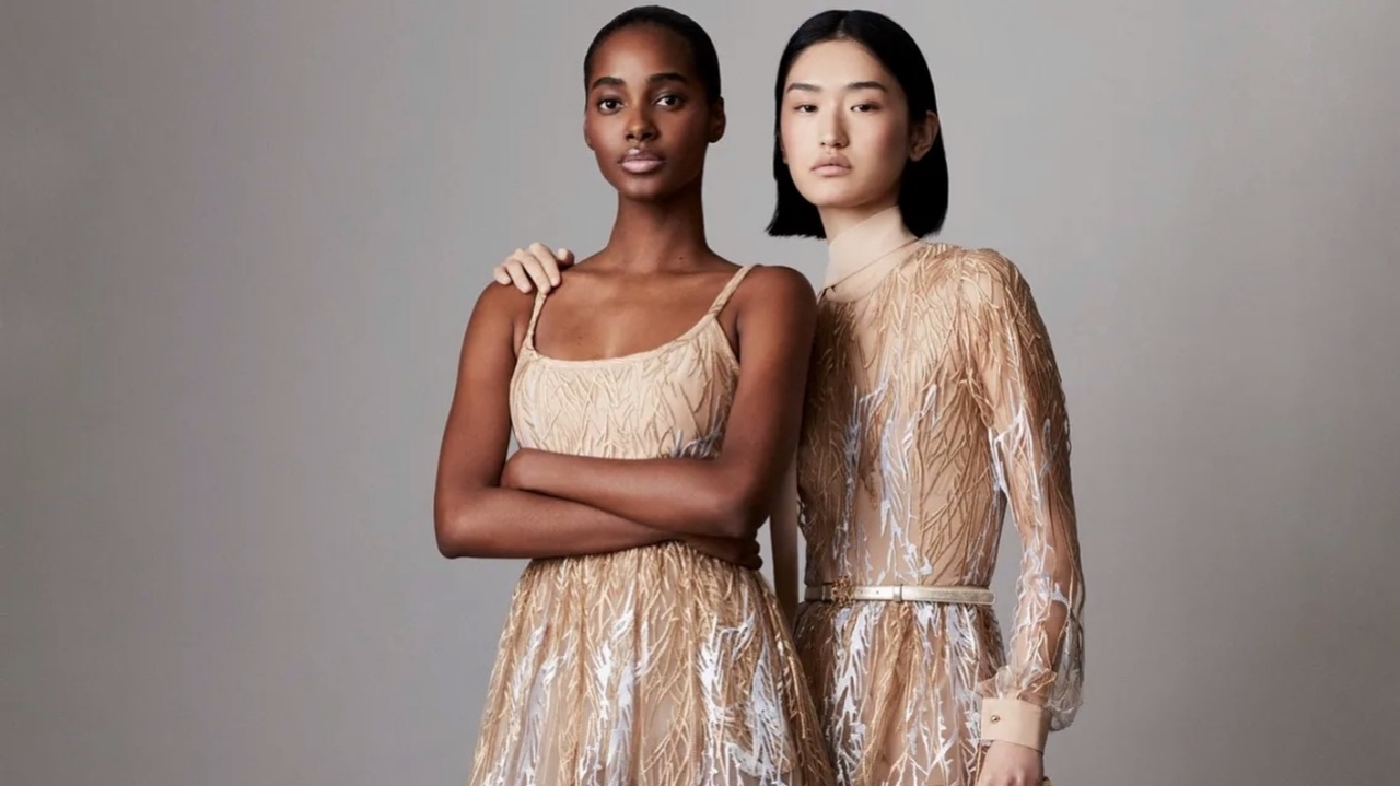 Elie Saab marca passarela em Paris com looks de festa