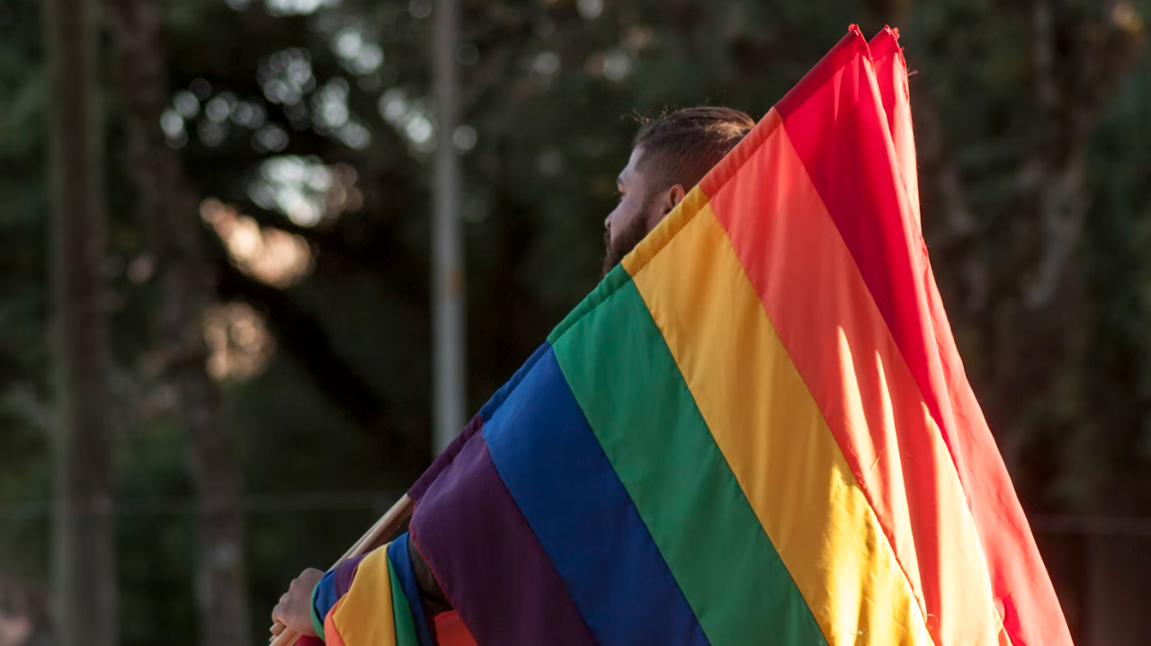 Decisão do STF determina que Ministério da Saúde assegure direitos de pessoas trans no SUS