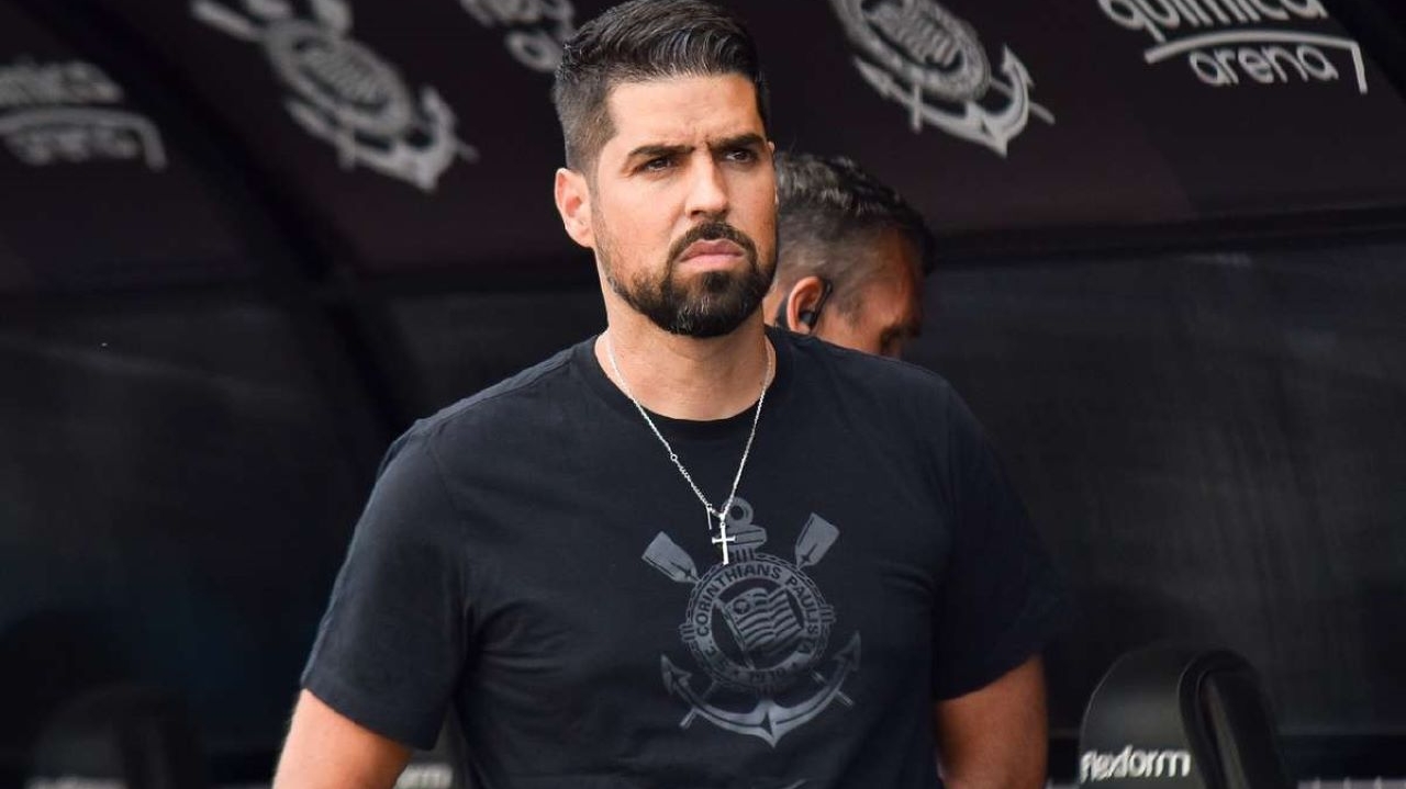 António reencontra o Palmeiras com risco de demissão no Corinthians