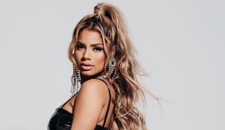 Lexa afirma ter sofrido crise alérgica durante a madrugada: “Nossa, que noite difícil”